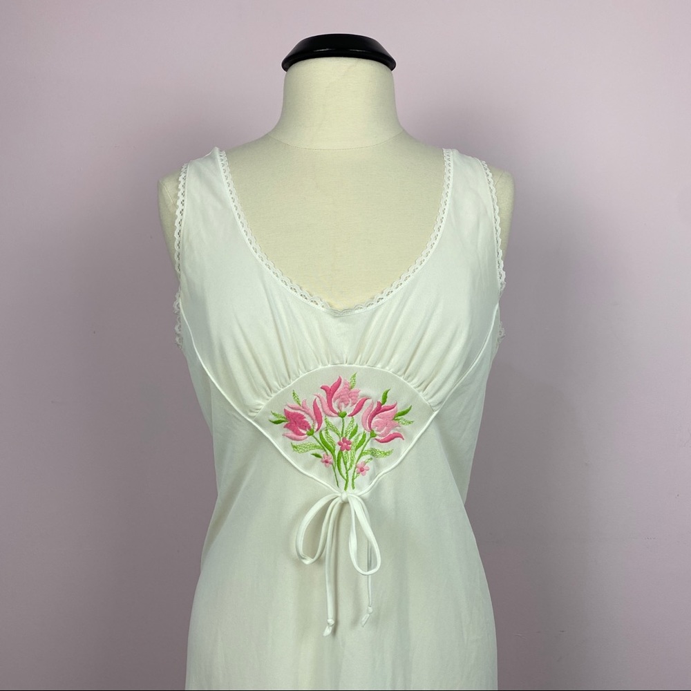 SOLD Women’s Vintage Sears White Full Length Slip Chemise Night Gown Pink Flower